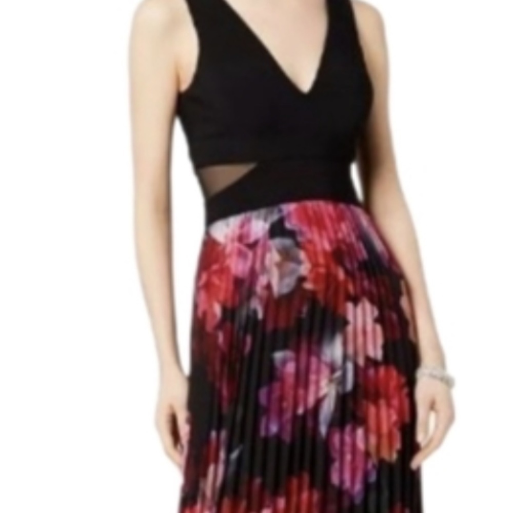 Xscap Pleated Floral-Print Evening Gown Size 4P - Picture 2 of 9